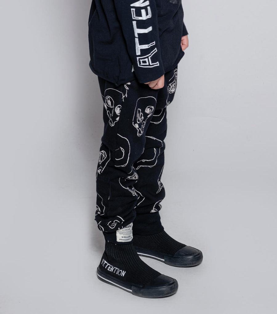 Nununu Spodnie Scribbled Skulls Bay Black - obrazek 4