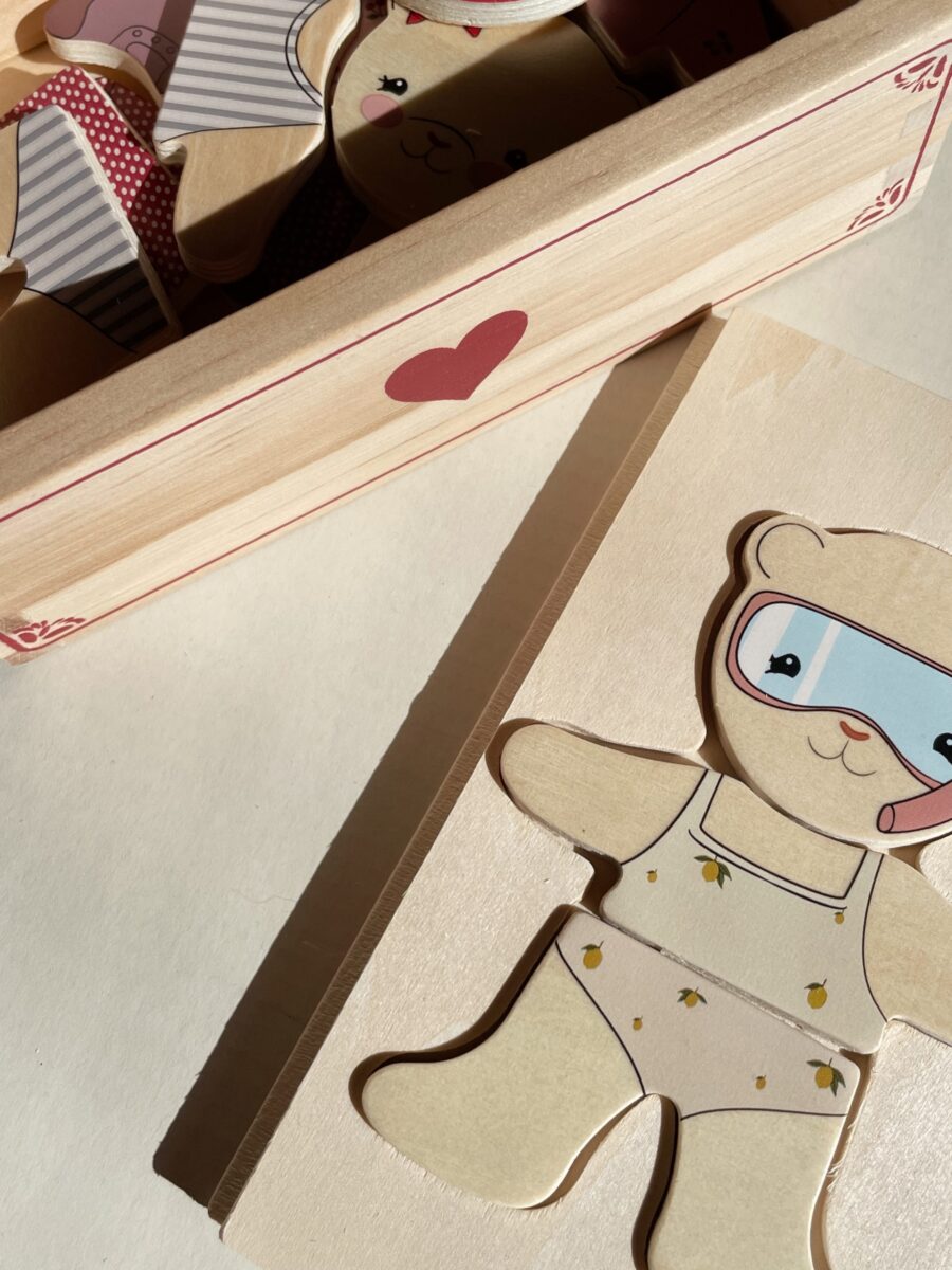 Konges Slojd Układanka Drewniana Teddy Red - obrazek 4