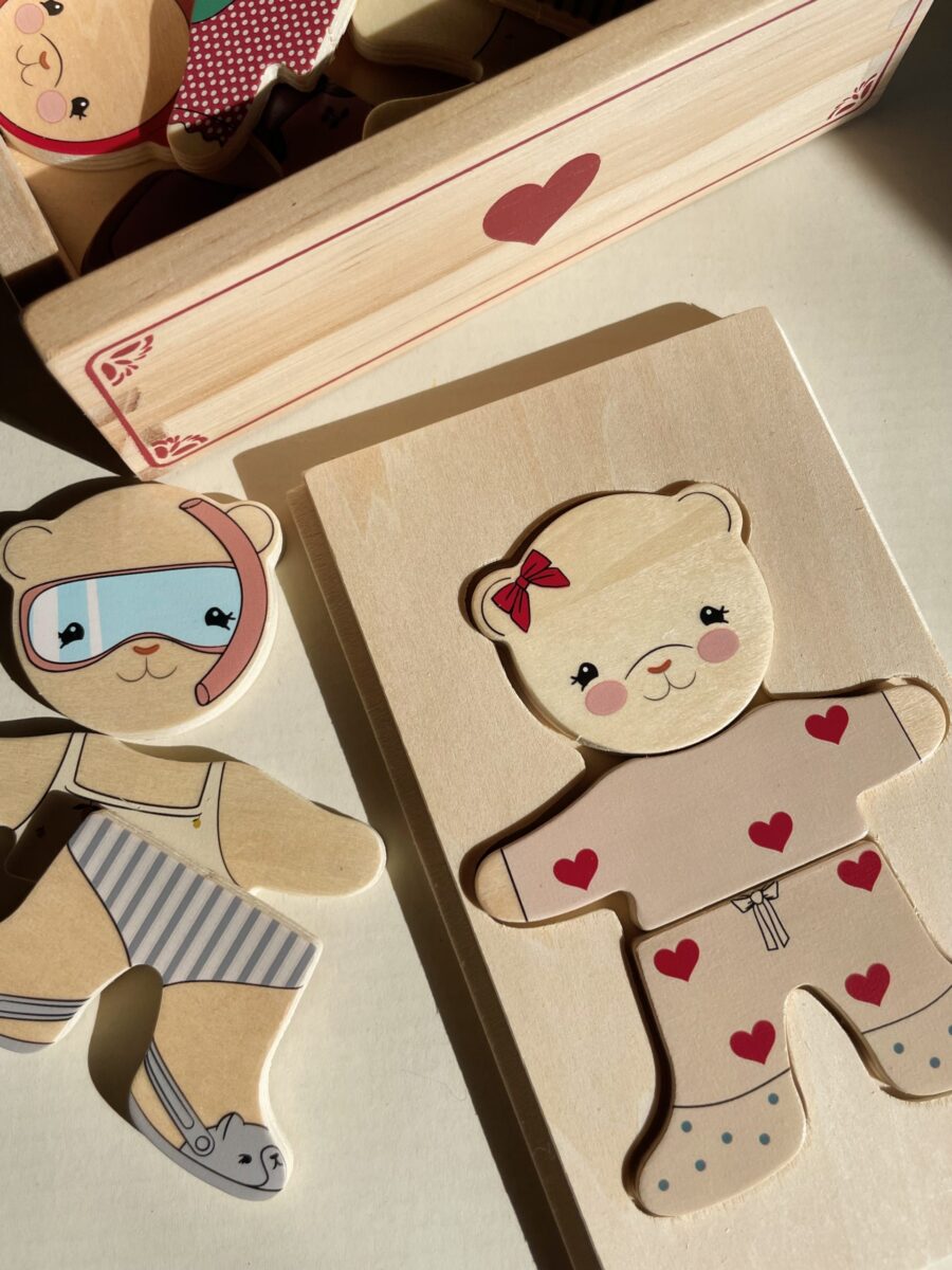 Konges Slojd Układanka Drewniana Teddy Red - obrazek 5