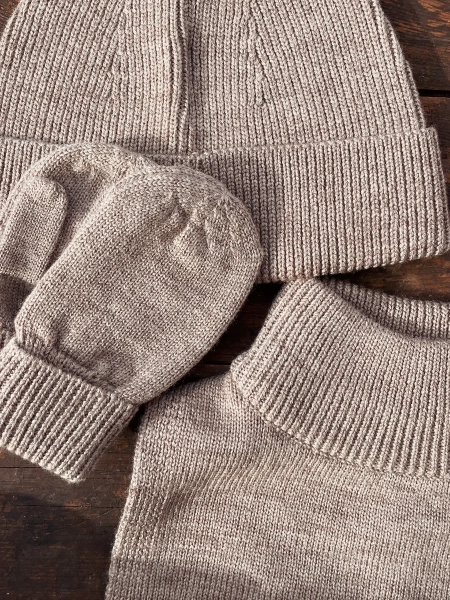 Konges Slojd Czapka Merino Louli Soft Brown - obrazek 3