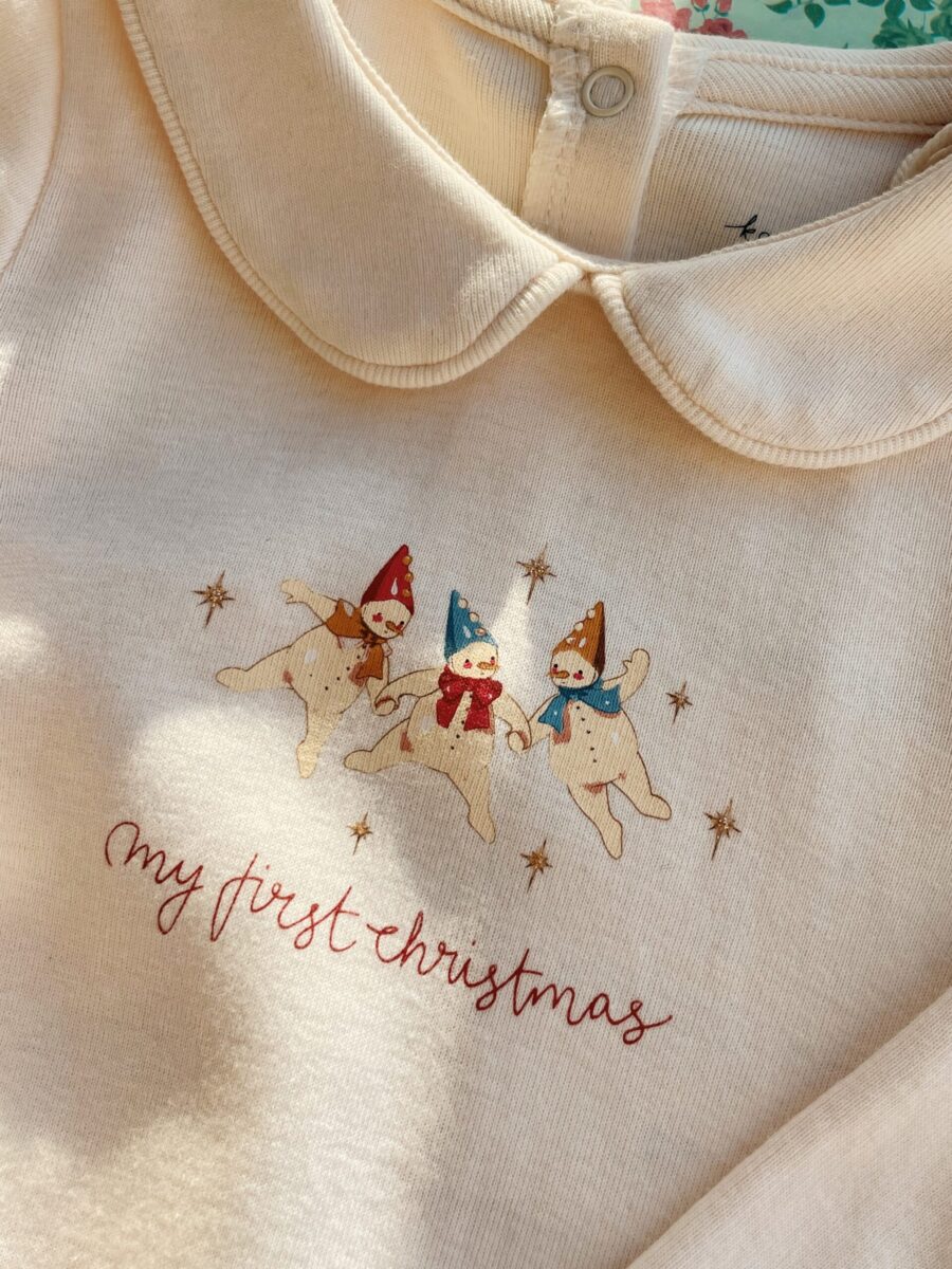 Konges Slojd Śpioszki My First Christmas Antique White - obrazek 3
