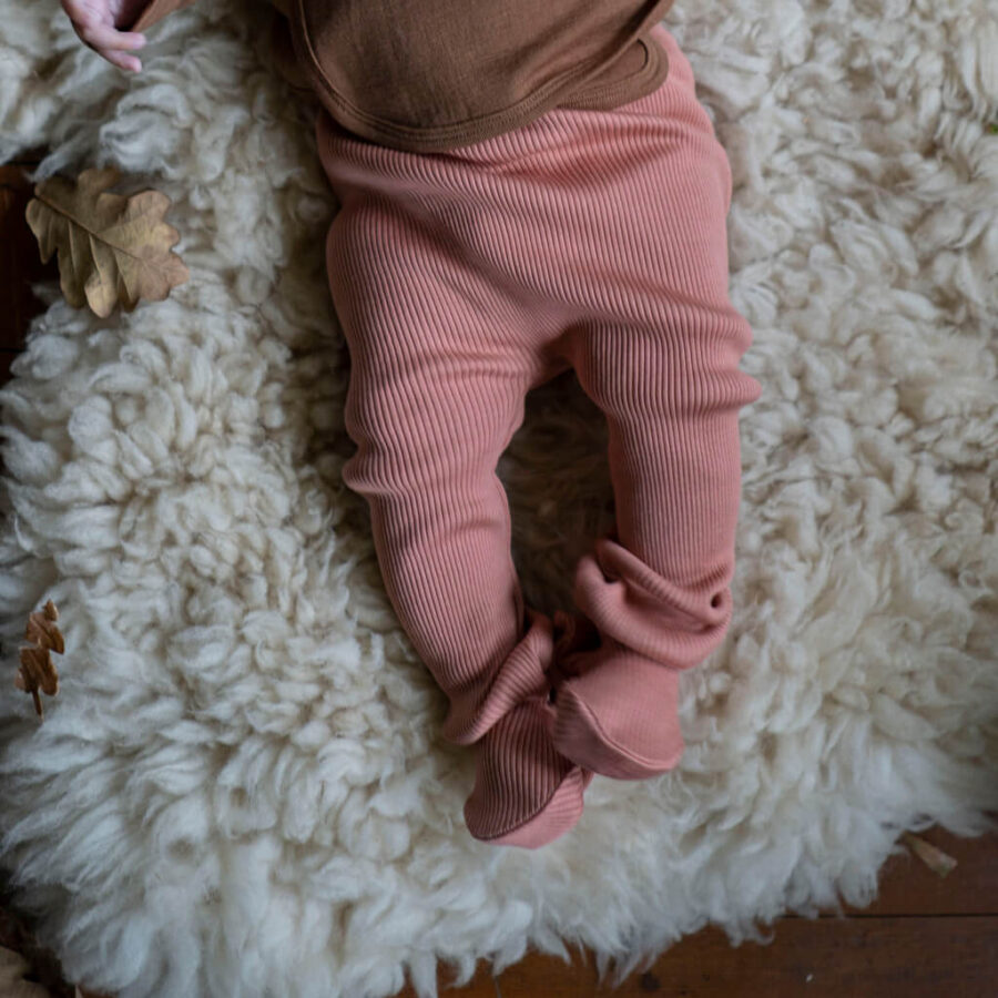 Minimalisma Półśpiochy/Legginsy Niemowlęce Ze Stópkami Bamse Antique Red - obrazek 2