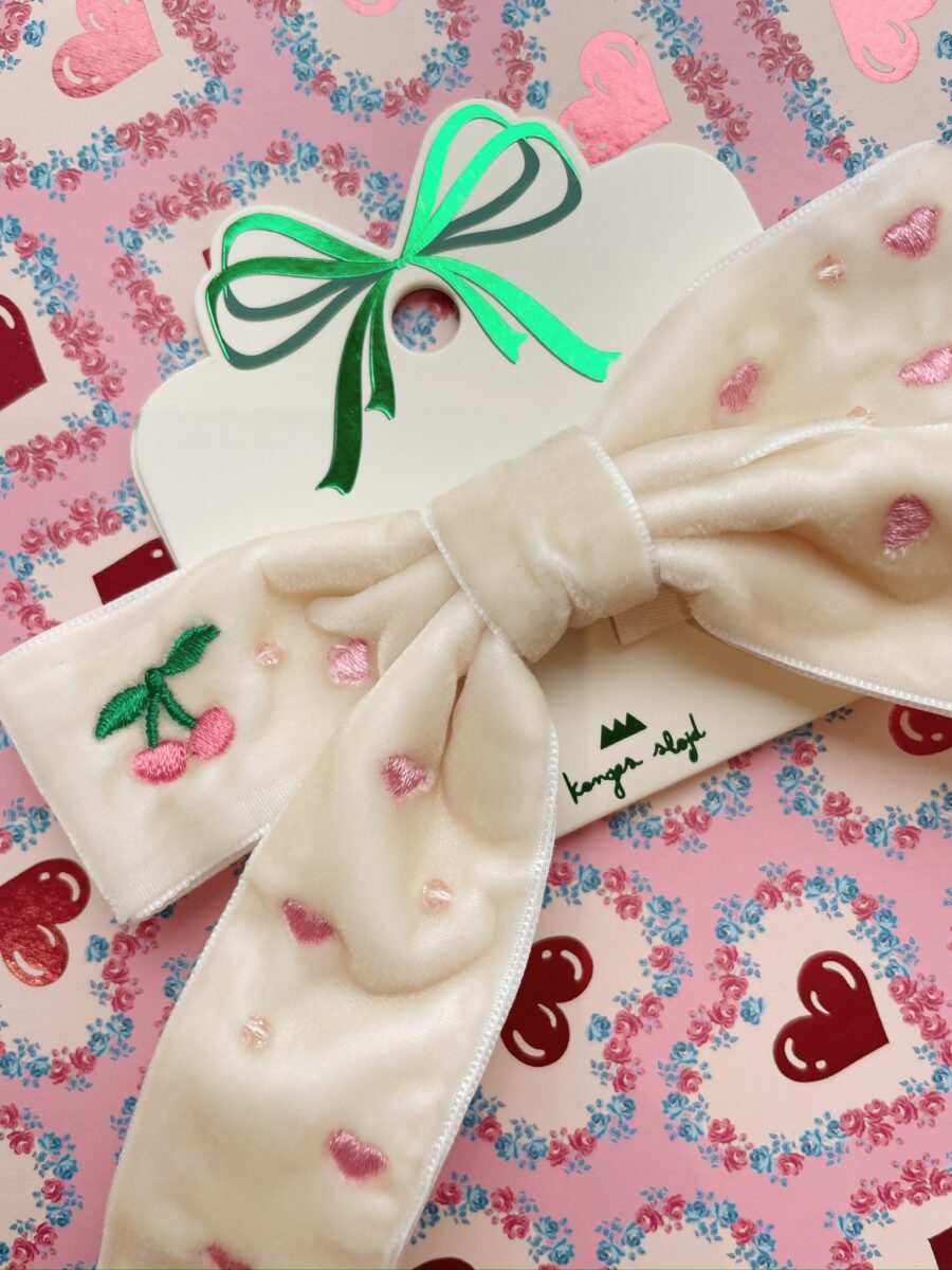 Konges Slojd Spinka Do Włosów Velvet Bow Pearly Pearled Ivory - obrazek 3