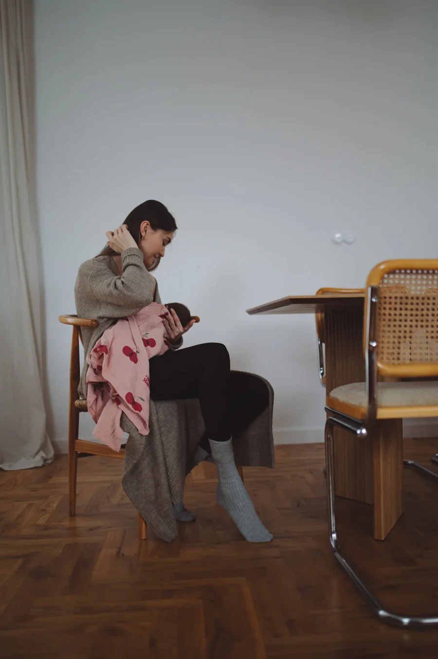 The Story Makers Otulacz Muślinowy Dwie Wiśnie - obrazek 3