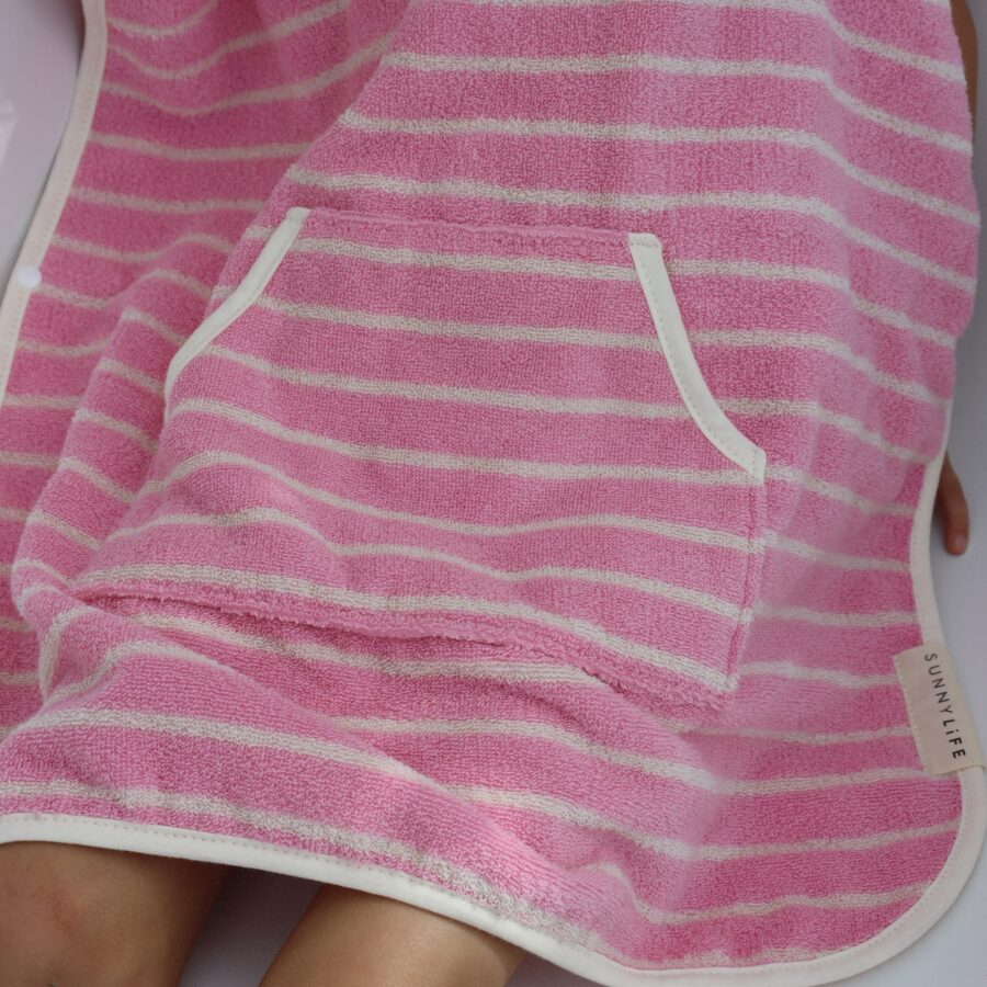 Sunnylife Dziecięcy ręcznik z kapturem Cotton Candy Pink Stripe - obrazek 3
