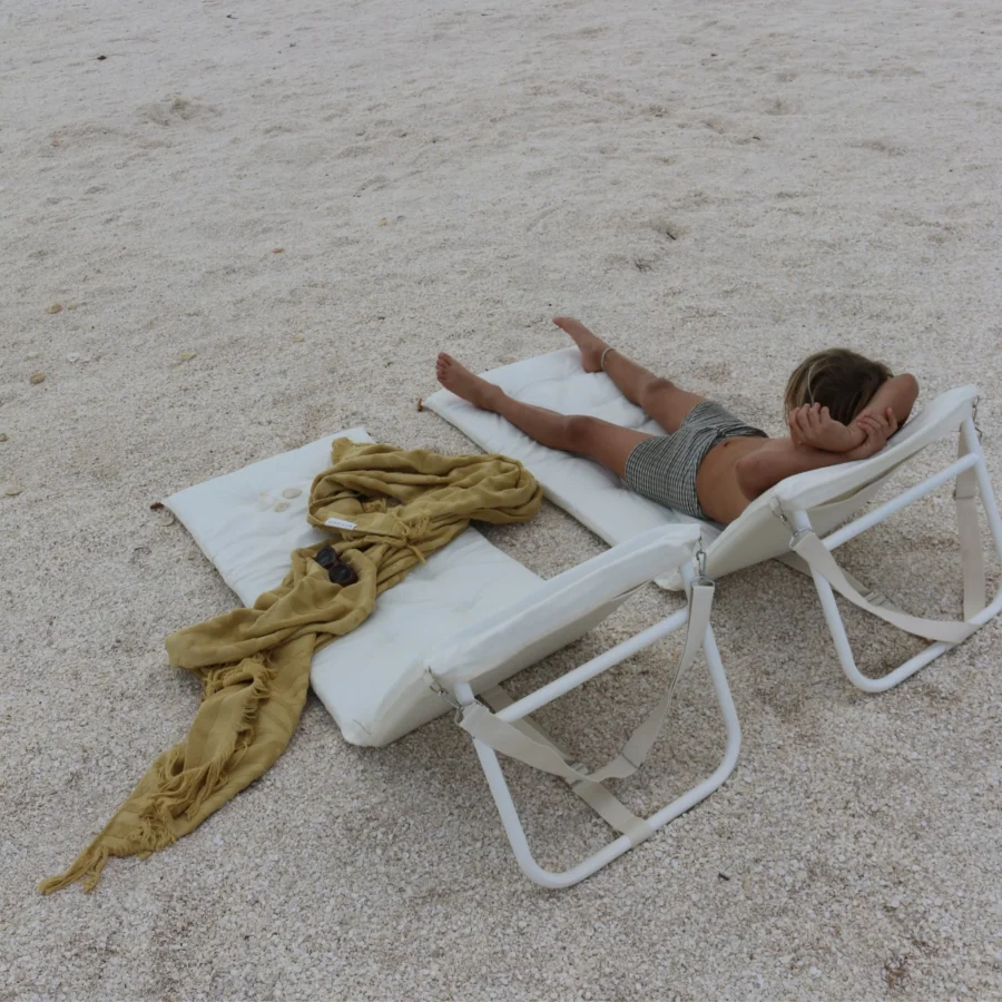 Sunnylife Rozkładany leżak plażowy Casa Cream - obrazek 2