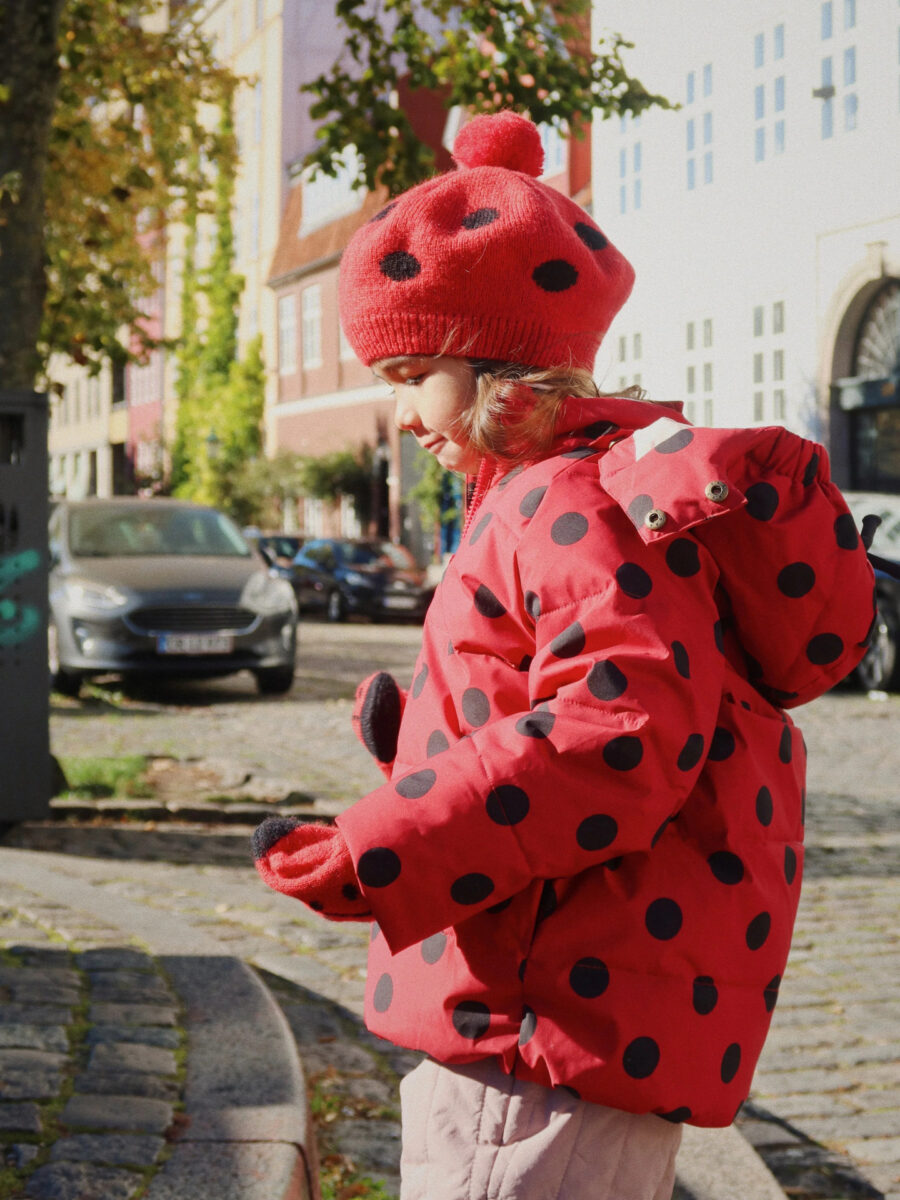 Konges Slojd Beret Merino Ladybug Barbados Cherry - obrazek 4