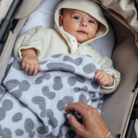 The Story Makers Kocyk z wełny merino Dotty baby