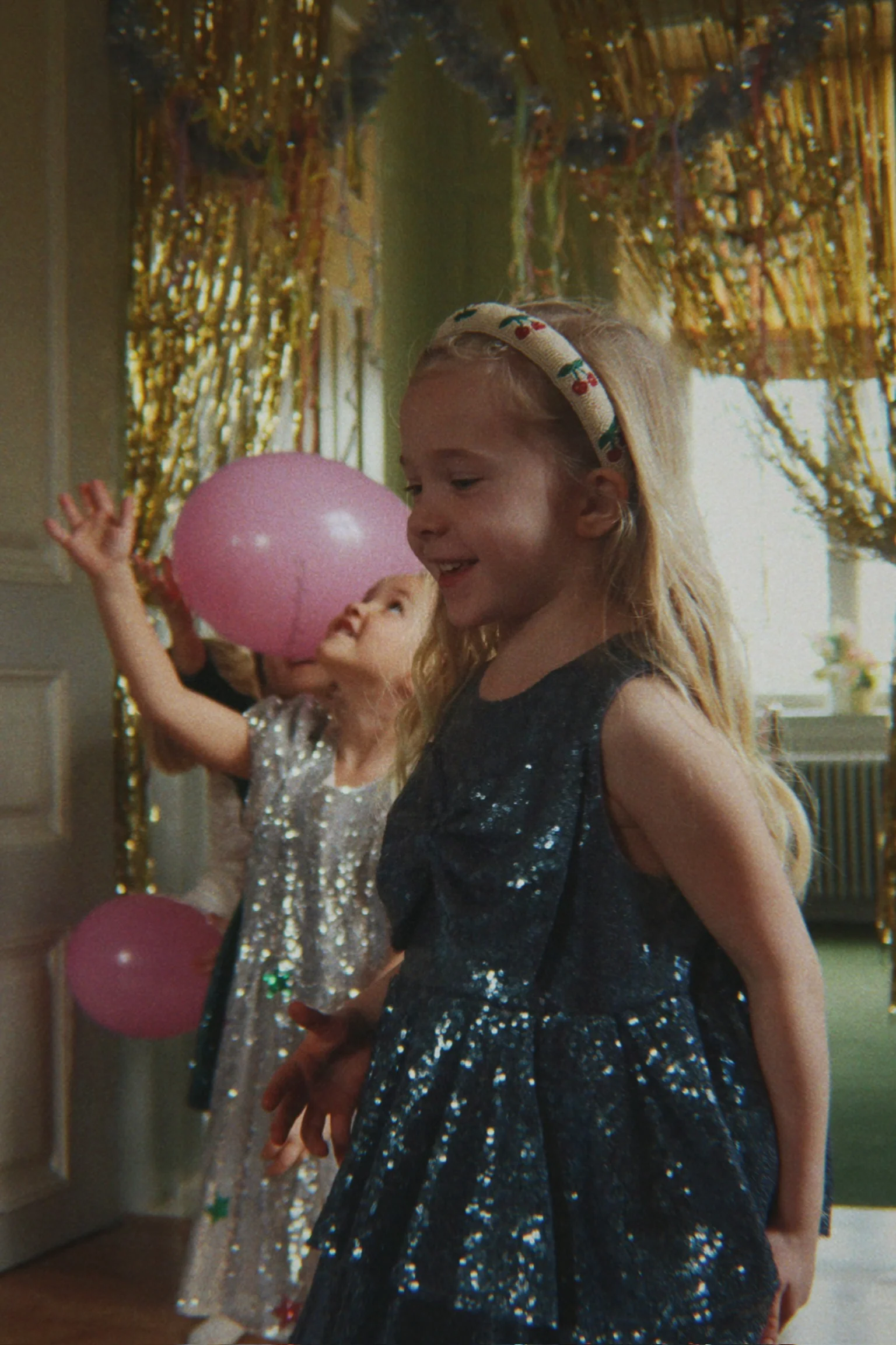 Konges Slojd Opaska Do Włosów Beaded Cherry - obrazek 4