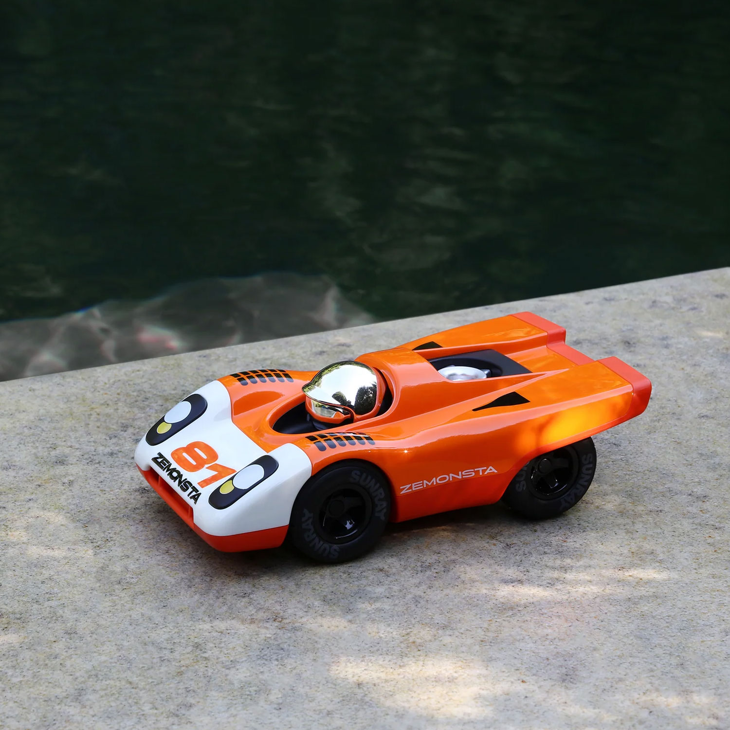 Playforever Zemonsta Egon – kolekcjonerskie autko-zabawka inspirowane Porsche 917 (pomarańczowe) - obrazek 10