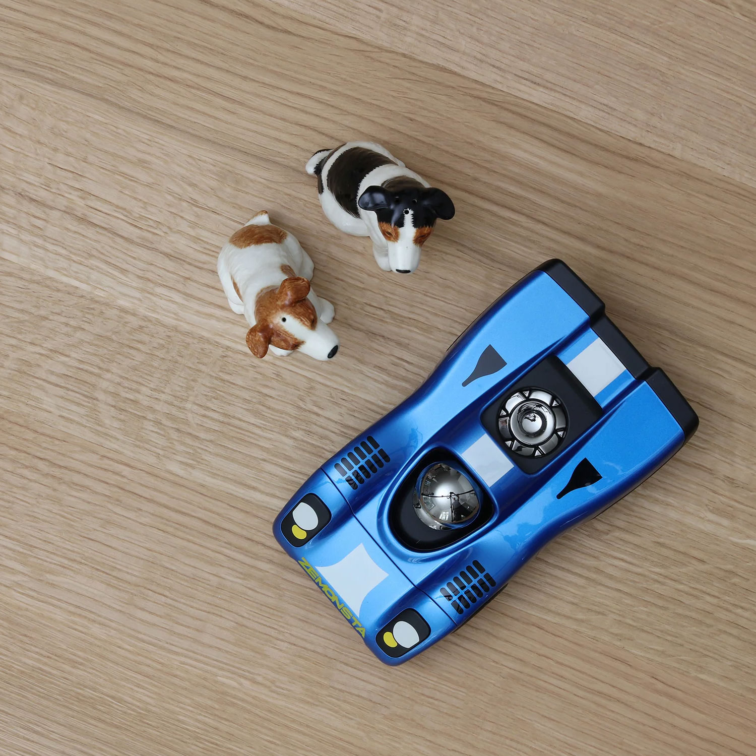 Playforever Zemonsta Hans – kolekcjonerskie auta-zabawka inspirowane legendarną Porsche 917 (metaliczny błękit) - obrazek 9