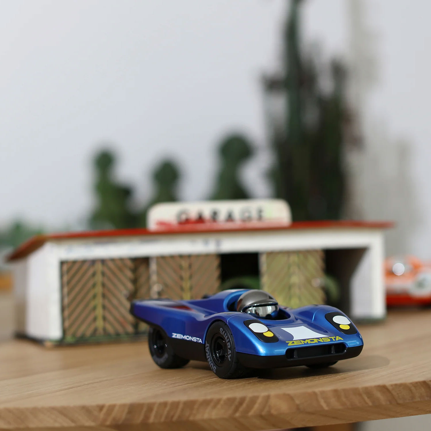 Playforever Zemonsta Hans – kolekcjonerskie auta-zabawka inspirowane legendarną Porsche 917 (metaliczny błękit) - obrazek 6