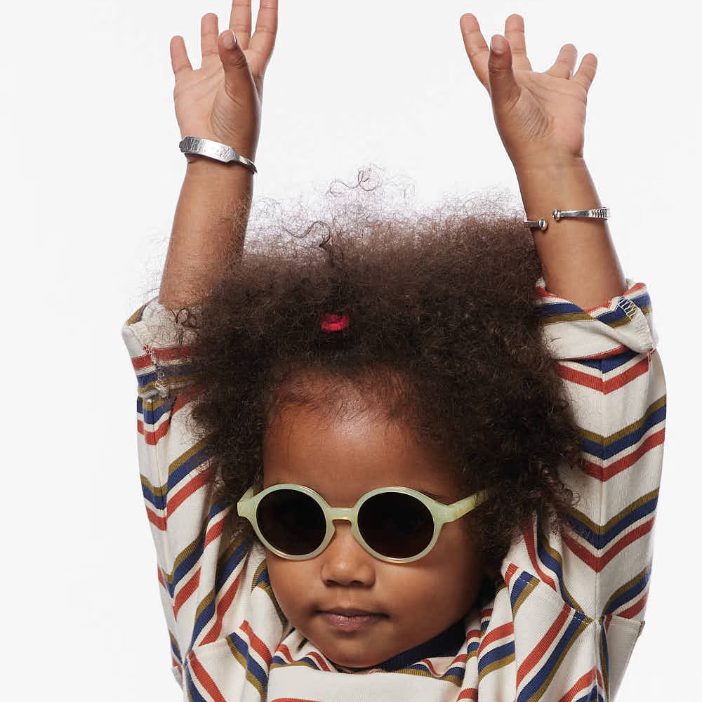 Okulary przeciwsłoneczne dla dzieci IZIPIZI BABY #D Vanilla (0–3 lata) - obrazek 5