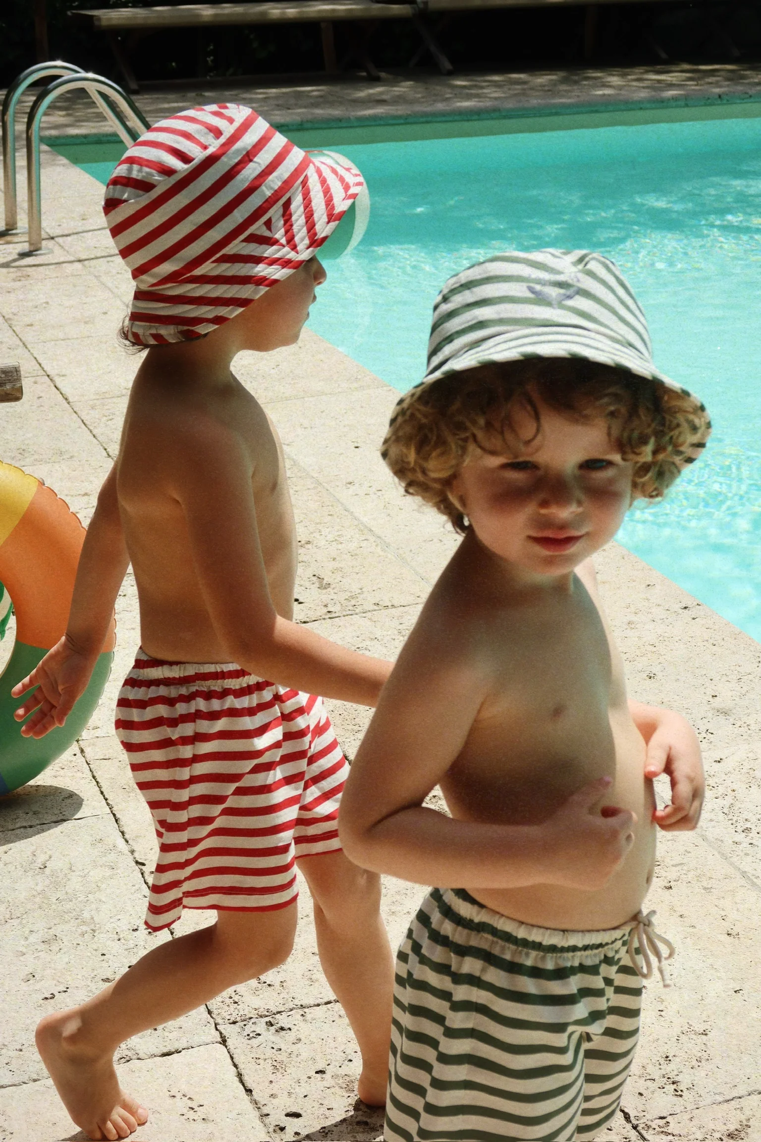 Konges Slojd Szorty Kąpielowe Asnou Stripe Rouge - obrazek 2