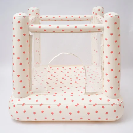 Sunnylife Dmuchany domek do skakania – Poppy the Peach, kremowy